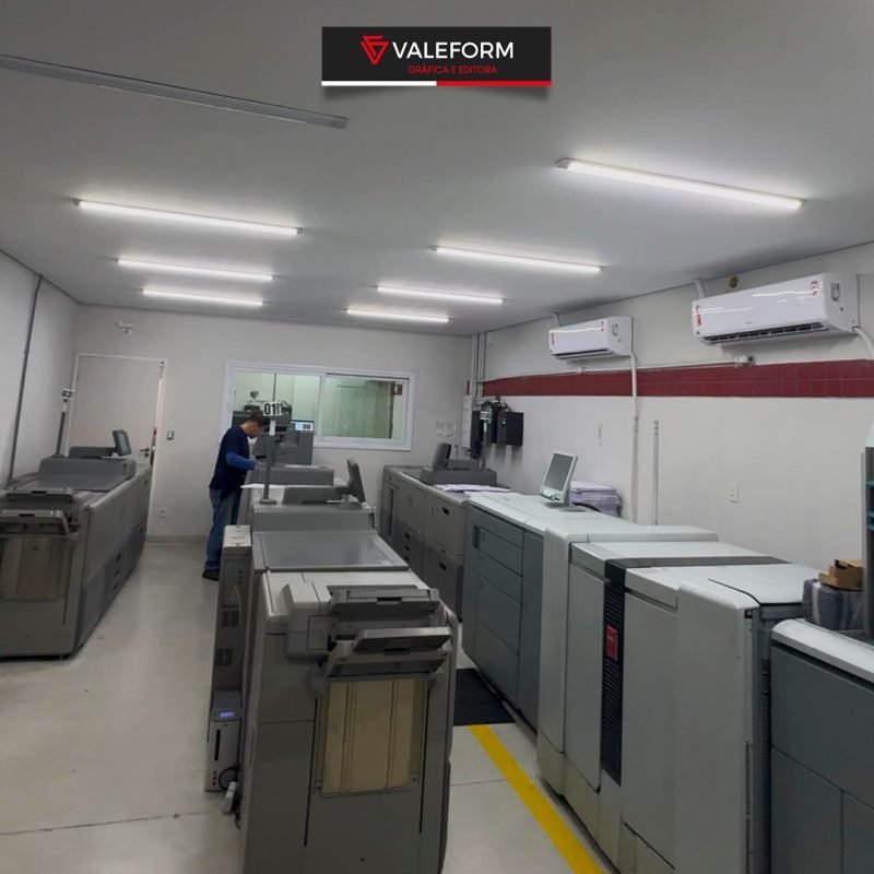 📚 Transformamos seu livro em realidade! 📚✨Aqui na Valeform, contamos com os melhores equipamen